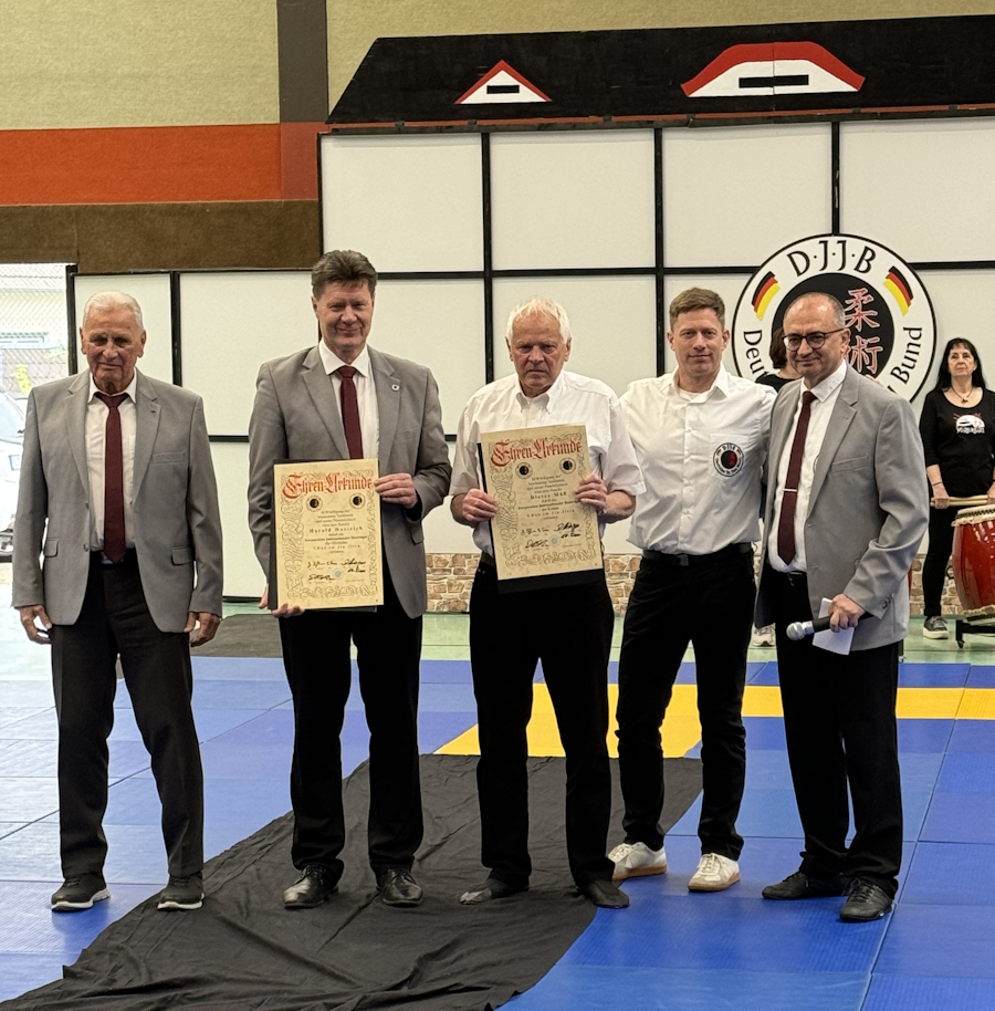Verleihung des 9. Dan Jiu Jitsu an Dieter Mäß